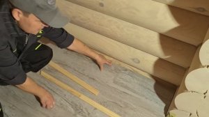 Подбираем плинтус для оцилиндрованного бревна. Пол из