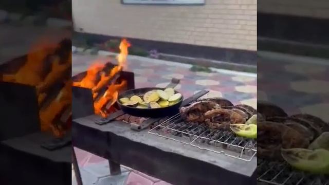 Рыба с овощами на мангале #готовка #рыба #мангал смотреть онлайн