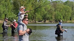 ЛОВЯТ ВСЕ! НА ТАКОЙ РЫБАЛКЕ, Я ВПЕРВЫЕ! САМЫЕ НЕОБЫЧНЫЕ МЕСТА ДЛЯ РЫБАЛКИ В РОССИИ