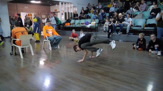 до 13 лет Bboy Ярило Vs Иван - 