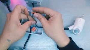 Как подключить Розетку Выключатель и Лампочку.....