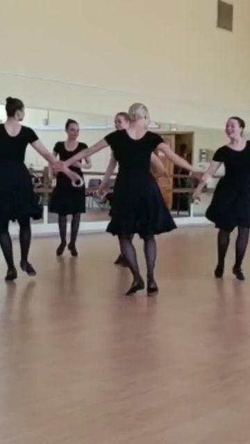 Итальянский этюд "Тарантелла" #dance #music #dancer #fyp #choreography #foryou #love #shorts #folk смотреть онлайн