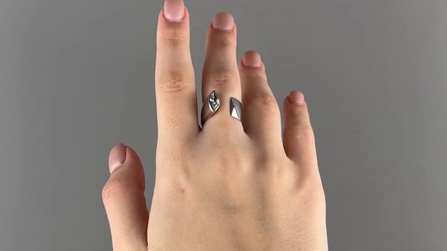 Срібна каблучка з фіанітом 4925-р, огляд від Ювелір Капі? смотреть онлайн