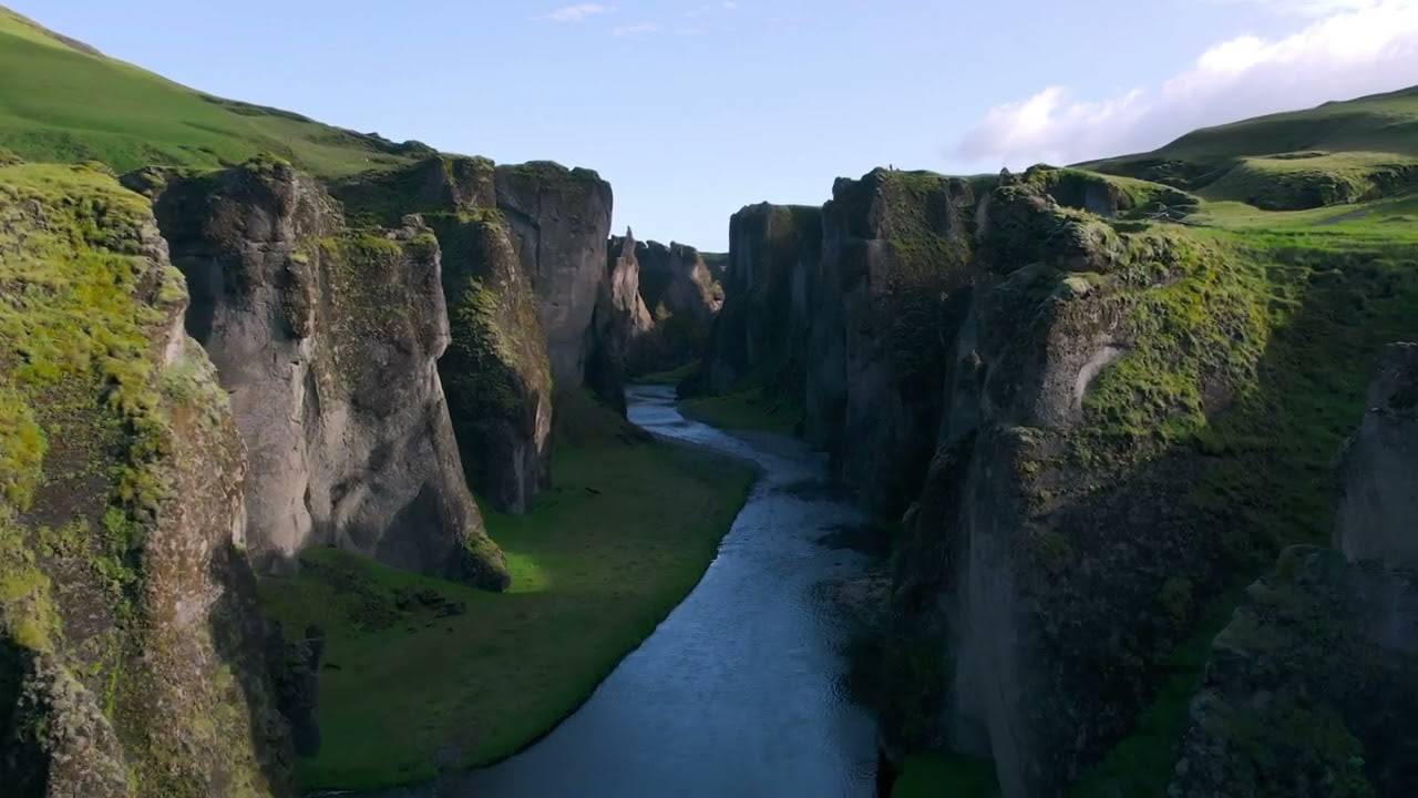 4K 100% Потрясающая съемка каньона Студлагиль, Восточная Исландия смотреть онлайн