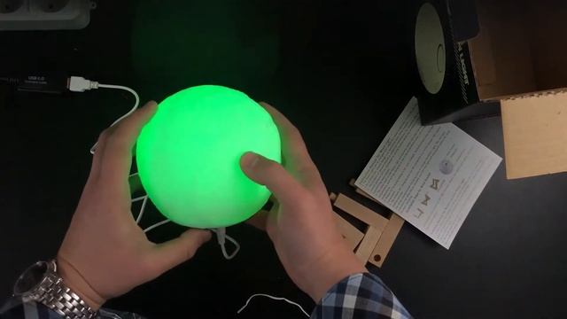 Видео обзор Ночник светящаяся луна Moon Lamp 13 см смотреть онлайн