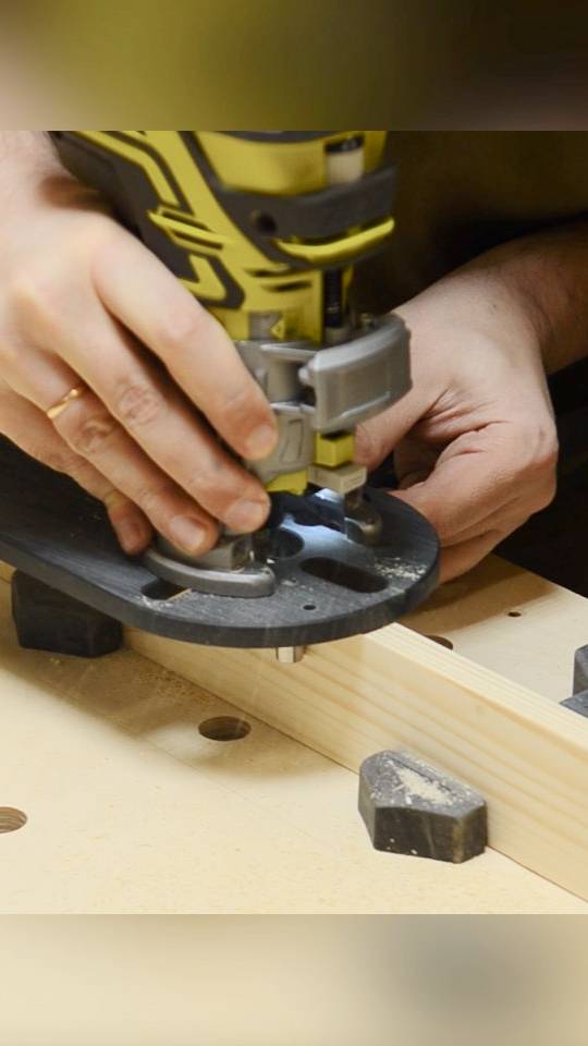 Как фрезеровать пазы соединения шип-паз используя фрезерный циркуль RAD-335 | Фрезеровка по радиусу смотреть онлайн