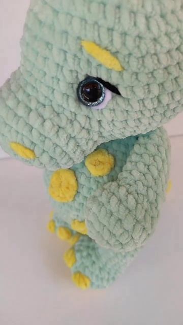 немного процесса)) Дино крючком.. #вязание #динозавры #dinosaur #амигуруми #amigurumi #crochet смотреть онлайн
