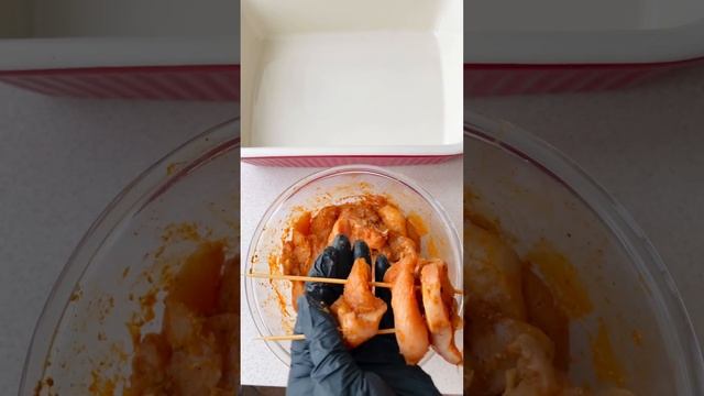 Куряча грудка на шпажках у часниковому маслі - #рецепт