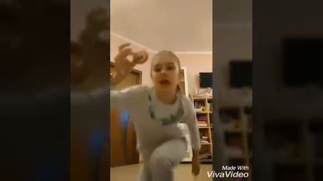 Породия на ,, Наследники 2🍎" смотреть онлайн