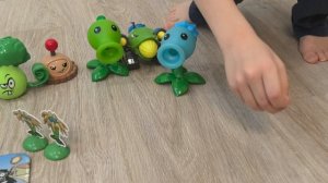 ЗОМБИ против РАСТЕНИЙ игрушки. Plants vs Zombies. СОНИКИ/SONIKI