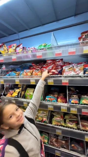 ПОКУПАЕМ ПРОДУКТЫ ТОЛЬКО КРАСНОГО ЦВЕТА 🚨 смотреть онлайн