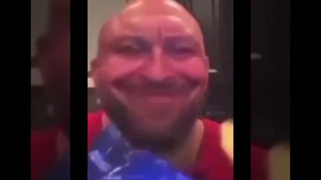 МУЖИК ЕСТ ЧИПСЫ 😱 смотреть онлайн