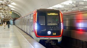 состав 81-765 «Москва» (ОЭВРЗ) отправляется со станции Воробьёвы горы (11.03.2025)