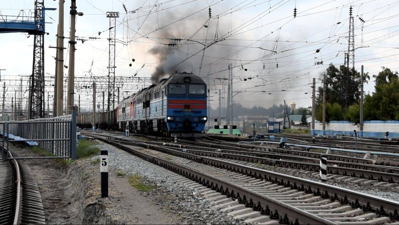 Тепловозы 2ТЭ116У-0065 и 2ТЭ116У-0202. Отправление двойной тяги. смотреть онлайн