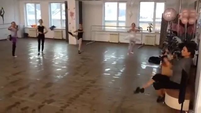 SOS, студия Entree смотреть онлайн