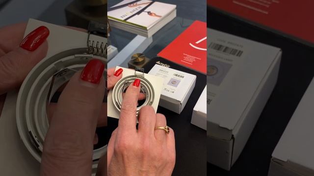 Встраиваемый светильник LEOS BR02470 смотреть онлайн