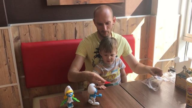 РАСПАКОВКА ИГРУШЕК смурфики затерянная деревня полная коллекция смурфиков BurgerKing danny kids sho смотреть онлайн