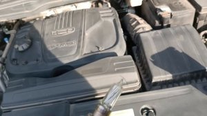 Замена ламп ближнего света на Джили Кулрей.