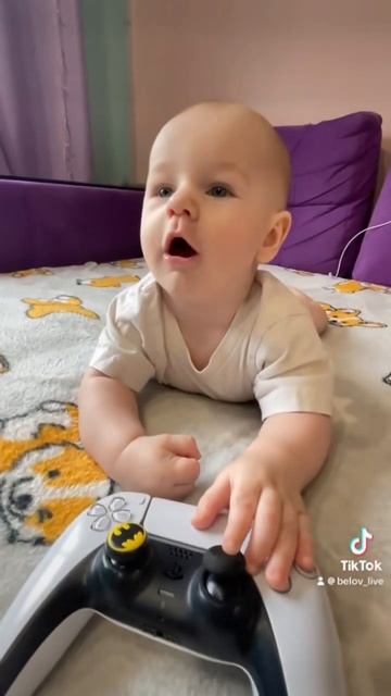 Мой персик! Уже готов составить мне конкуренцию 😆🎮 #p смотреть онлайн