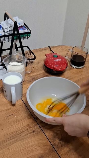 Тестирую вафельницу, рецепт 1 🧇 #вкусно #рецепты #еда смотреть онлайн