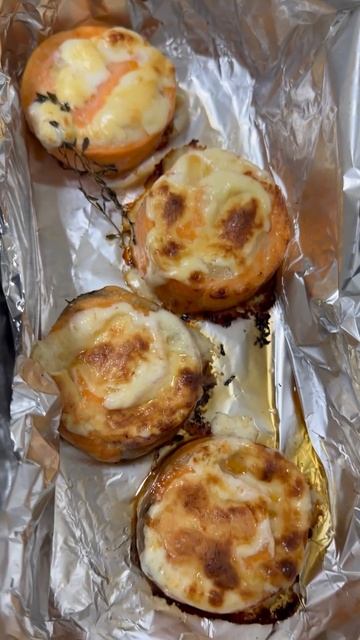 Рулетики из семги с грушей, крабом и сыром сулугуни🔥? смотреть онлайн