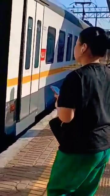 ЭП2Д 0045 прибывает на вокзал Подольск смотреть онлайн