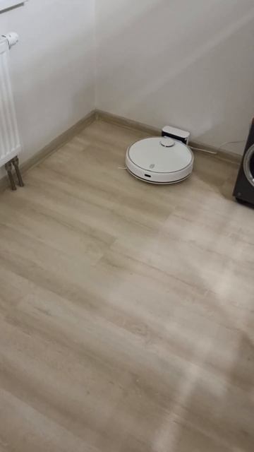 Робот-пылесос закончил первую уборку!!! смотреть онлайн