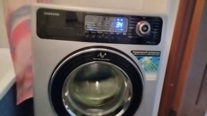Стиральная машина Samsung wf7452s9r тресется