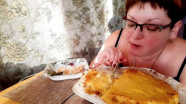 пожрем/Мукбанг запеканка картофельная,на вид не очень, но вкусно/Обжор и разговоры на камеру смотреть онлайн