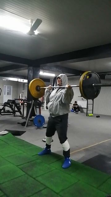 90 кг взятие на грудь смотреть онлайн