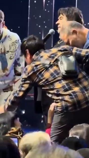 Серов чудит, а публика довольна #серов смотреть онлайн