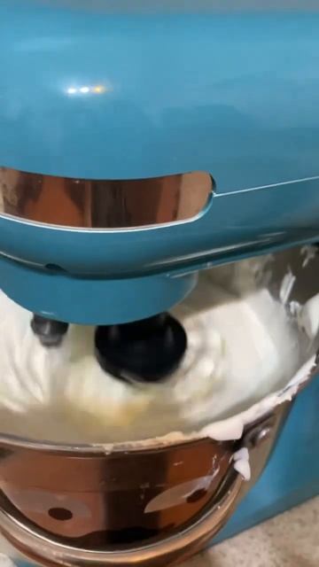 Готовлю крем чиз на сливках 😋🎂#кремчиз#albaaesthetics#крем# смотреть онлайн