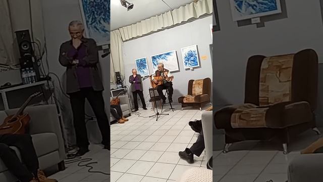 Жили три таракана: Женя, Семён и Андрей