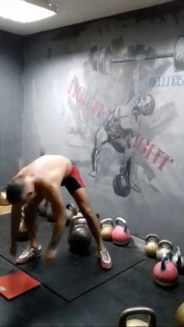 ЦАРСКИЙ ПОДЪЕМ: гиря 72кг одной рукой (Денис Гончаров) смотреть онлайн