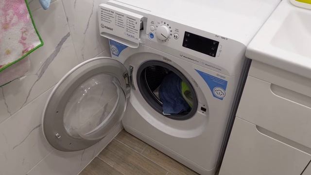 Распаковка — Стиральная машина Indesit BWSE 61051 смотреть онлайн