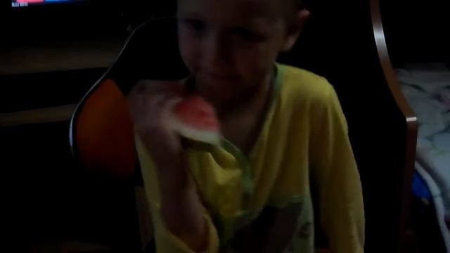 Мой братик ест арбуз смотреть онлайн