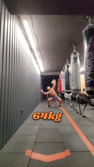 ГИРЯ 64кг ПРИСЕДАНИЕ ОВЕРХЕНД НА 6 РАЗ Личный вес 68кг #п? смотреть онлайн