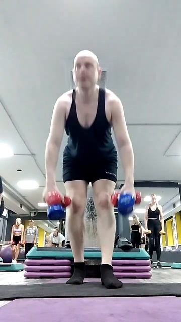 Румынская становая тяга на одной ноге с гантелями. Hip Hi смотреть онлайн