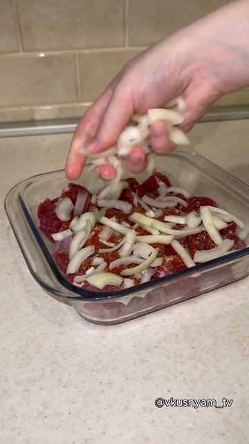 Нежнейшее мясо в духовке #ужин #мясо #вкусням #рецепты смотреть онлайн