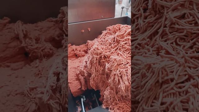 Показываю, как появляются на свет говяжьи котлеты для смотреть онлайн