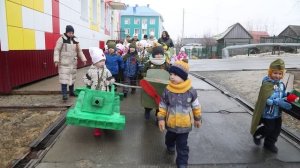 Парад дошкольных войск: малыши из «Аленушки» устроили самый трогательный смотр техники