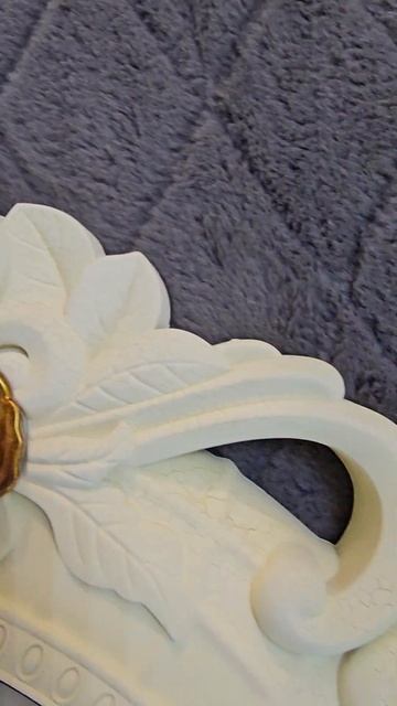 Часы настенные Baoli бежево-золотые