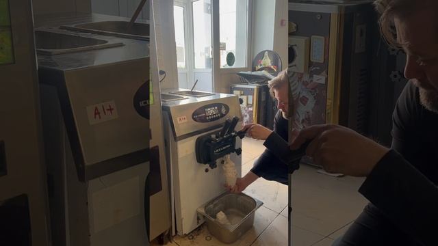 Фризер Мк36 бу после то, на отработке #vkusnotella #фризеробз? смотреть онлайн