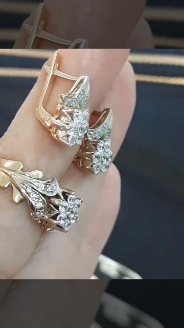 Золотой комплект , Проба 585 , Вес 9,4 гр, Вставка Цирконы , смотреть онлайн