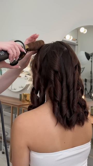 Быстрая укладка на плойку ❤️ #обучениеприческам #при? смотреть онлайн