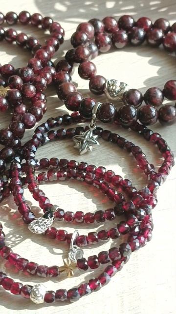 Браслеты из граната (цена по запросу)