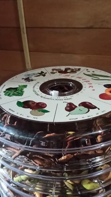 СУШИЛКА ДЛЯ ФРУКТОВ И ОВОЩЕЙ "ВЕТЕРОК".СУШИМ ГРУШИ. смотреть онлайн