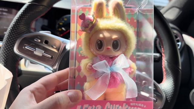 Шоппинг в Хэрродс: трендовые аксессуары, посуда Dior и с? смотреть онлайн