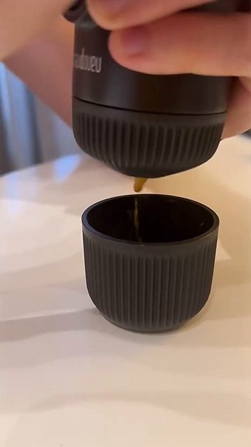 Ручная портативная кофемашина Wacaco Nanopresso смотреть онлайн