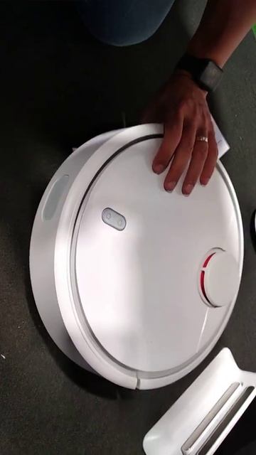 Пылесос Xiaomi Mi Robot Vacuum смотреть онлайн